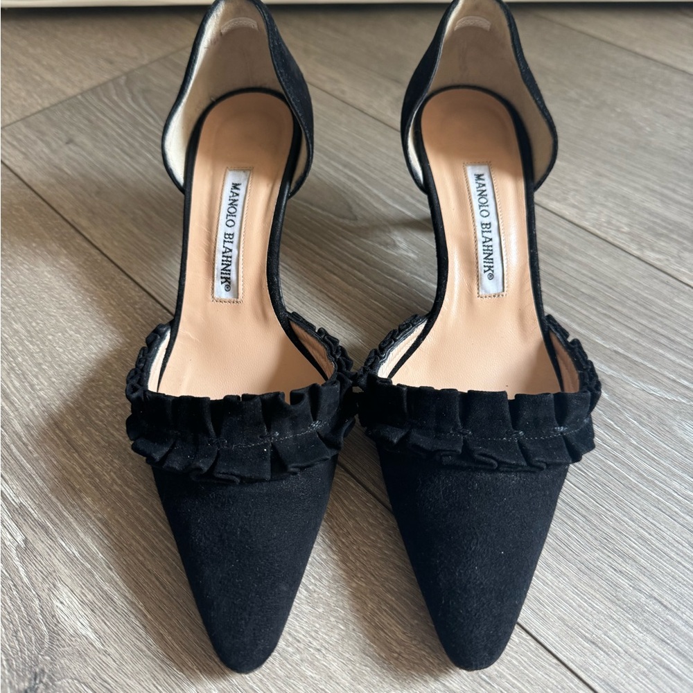 MANOLO BLAHNIK Kitten Heels